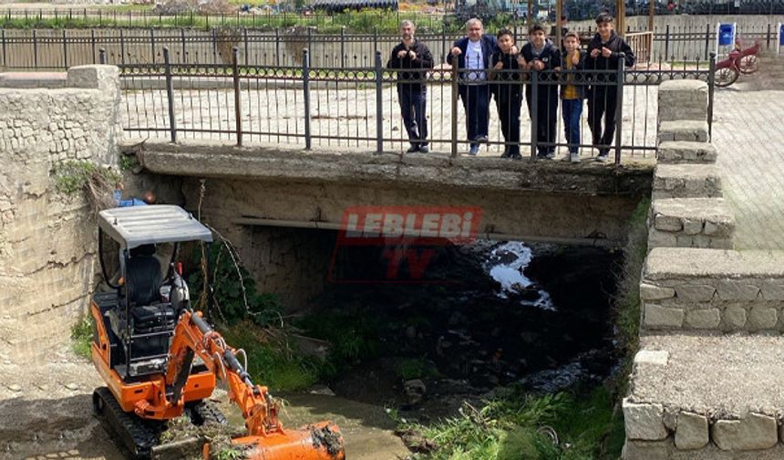 Bayat Belediyesi Dere Yatağını Temizledi