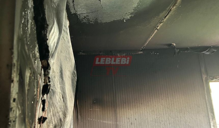 Yıldırım Düşen Konteynerde Yangın Çıktı