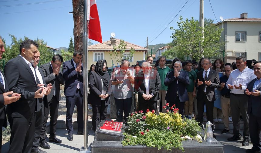 Şehit Öğretmen Şenay Aybüke Yalçın, Vefatının 8. Yılında Çorum'daki Kabri Başında Anıldı