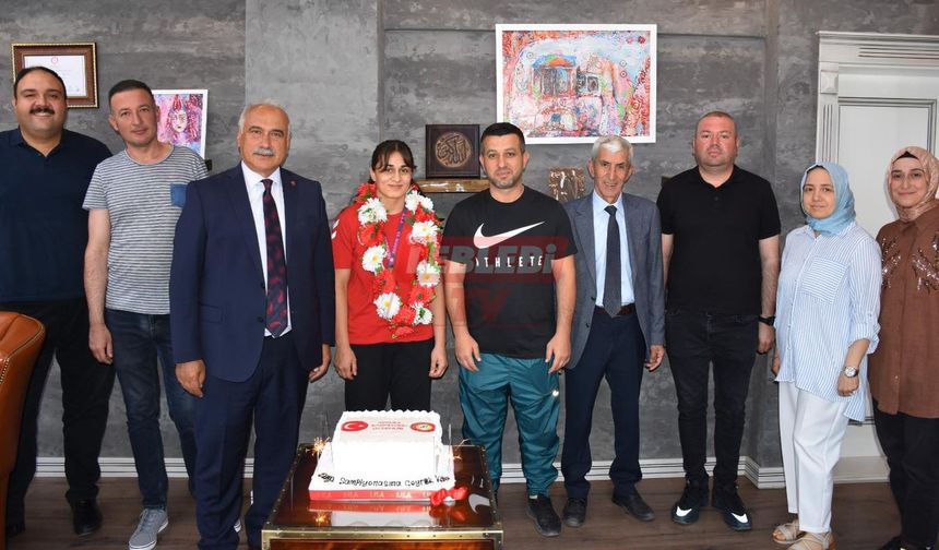 İskilip’in Altın Kızı İlçede Coşkuyla Karşılandı