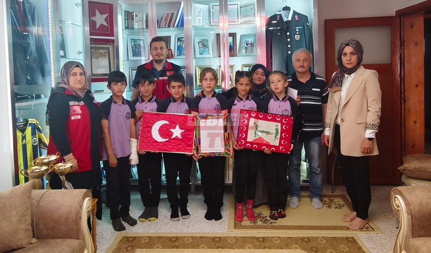 Öğrencilerden Şehit Ailesine Ziyaret