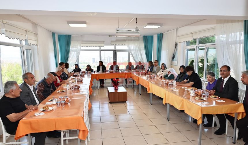 Yaşlılarla Bayram Kahvaltısı