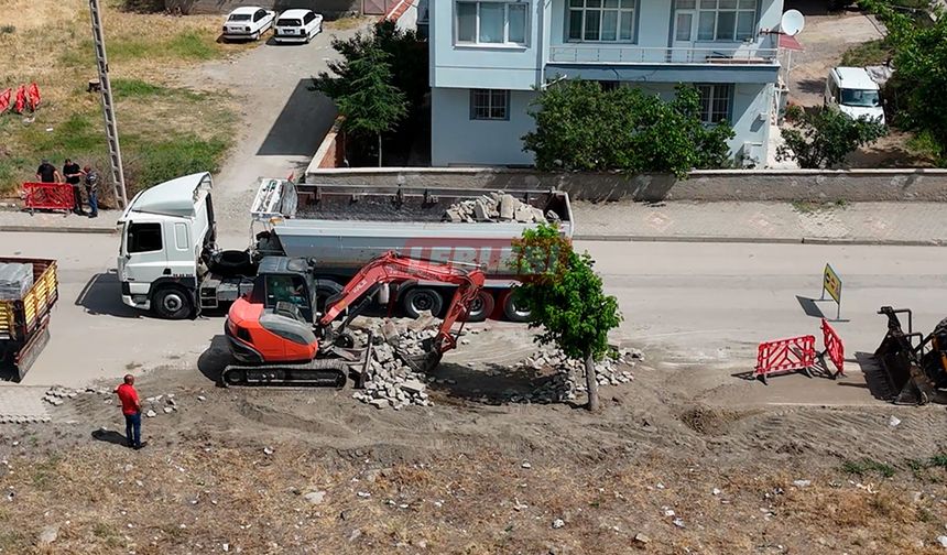 Sungurlu’da Bozuk Yol Ve Kaldırımlar Onarılıyor