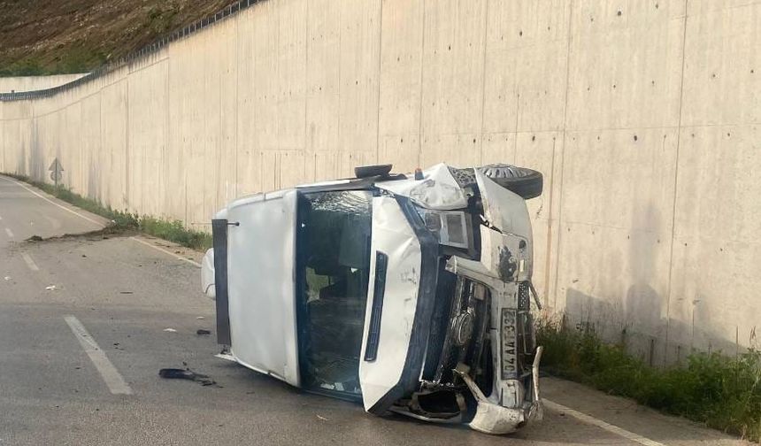 Minibüs Devrildi: 10 Yaralı