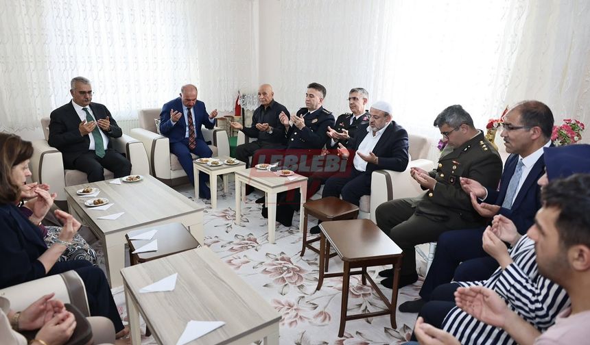 Vali Çalgan ve Eşi Şehit Ailesini Ziyaret Etti