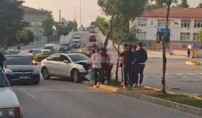 Kavşağı Dönemeyen Sürücü Ağaca Çarptı