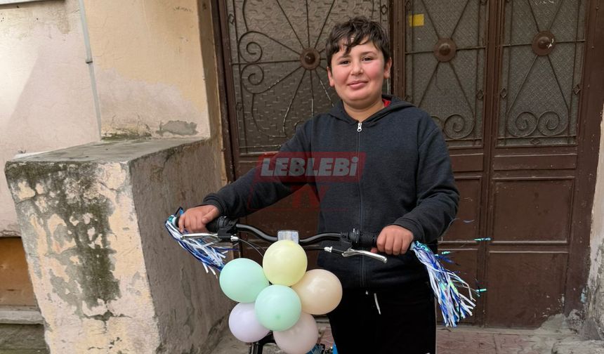 Kendilerine Bisiklet Çıkmayıp Gözyaşlarına Boğulan Hülya Ve Emin Aydın’ı Milletvekili Yusuf Ahlatcı Sevindirdi