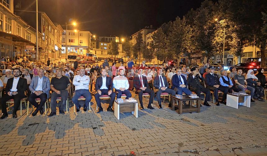 “Bayrak İnmeyecek, Ezan Dinmeyecek, Vatan Bölünmeyecek”
