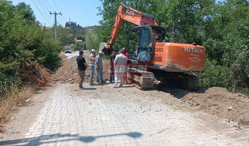 Bayat’ta Ana Hatlardaki Kanalizasyon Çalışmaları Devam Ediyor