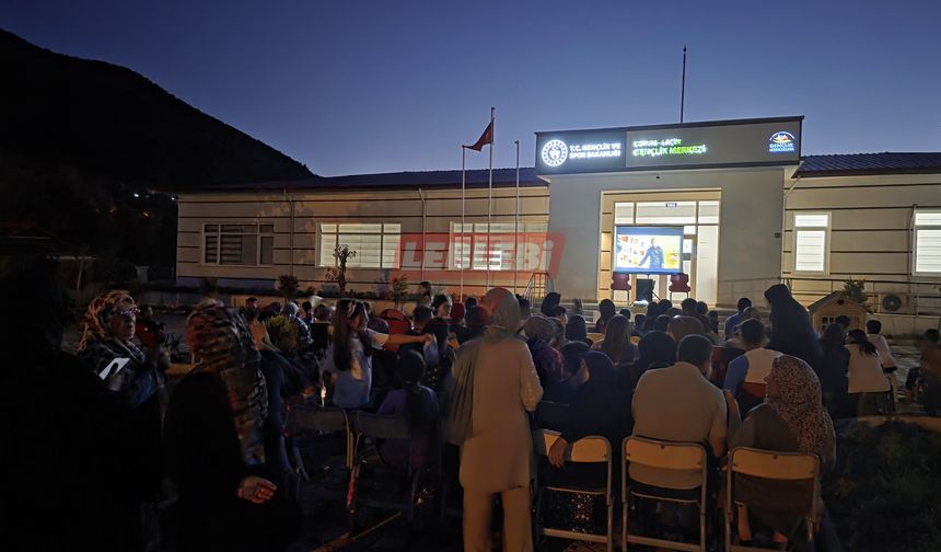 Açık Hava Sinema Etkinliğinde Buluştular