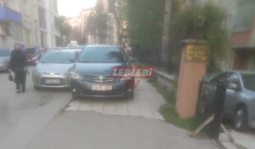 Bu Mahallede Araçlar İnsan Canından Kıymetli!