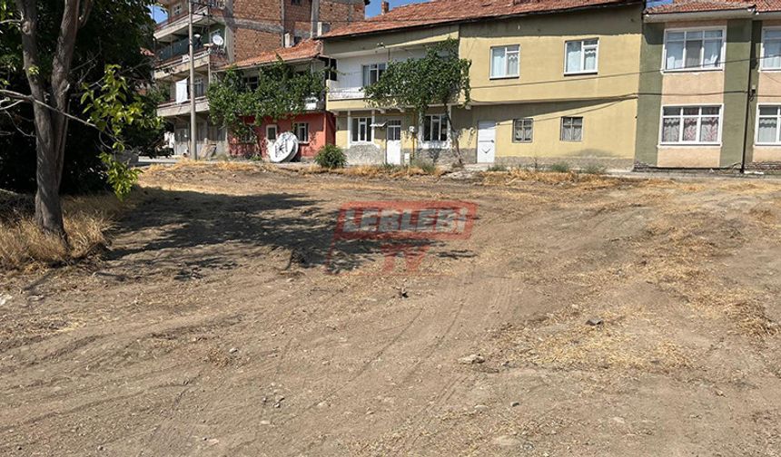 Boş Arsalarda  Temizlik Çalışmaları Devam Ediyor