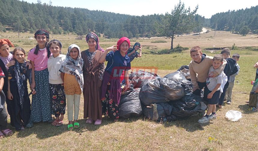 Büyüklerin Kirlettiğini Çocuklar Temizledi