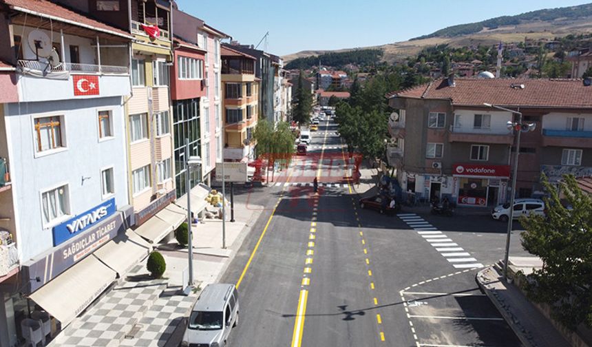 Çorum Belediyesi’nden Bayat’a Yol Asfalt ve Yol Çizgisi Desteği