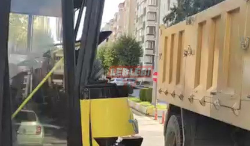 Öğrenci Taşıyan Otobüs, Kamyonla Çarpıştı: Öğrenciler Yaralandı