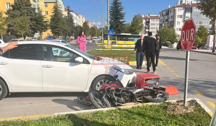 Motosiklet İle Otomobil Çarpıştı: 1 Yaralı