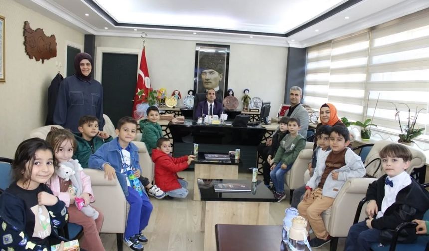 Kaymakam Polat Minik Misafirlerini Kabul Etti