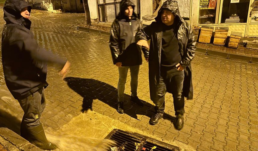 Bayat Belediyesi Yağış Sırasında Sahadaydı