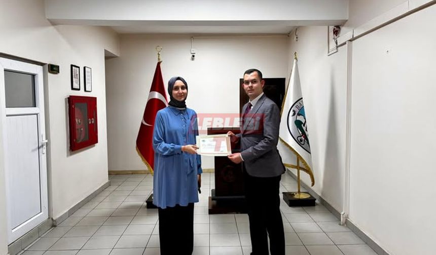 Bayat’a Veda Eden Özverili Başkana Kaymakamdan Ödül