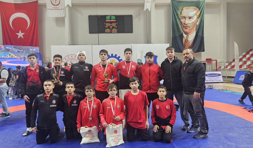 Çorumlu Güreşçilerden Gebze’de Madalya Şöleni!