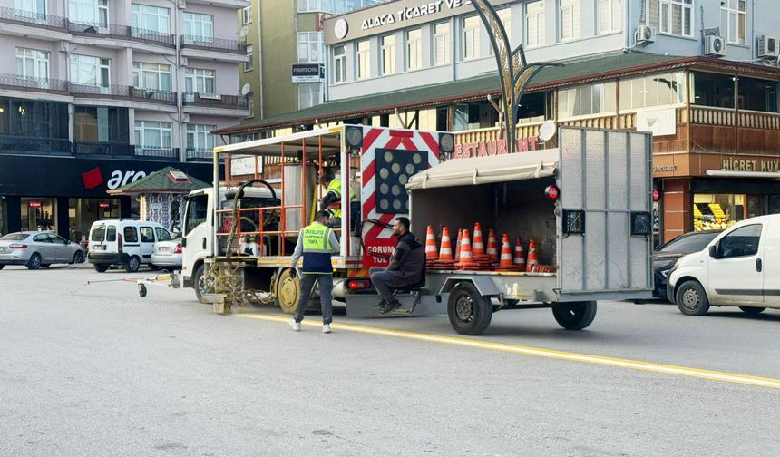 Ana Caddelerde Yol Çizgileri Yenilendi