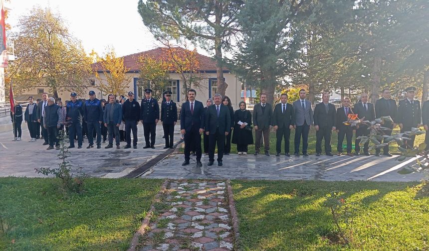 Laçin Atasını Andı