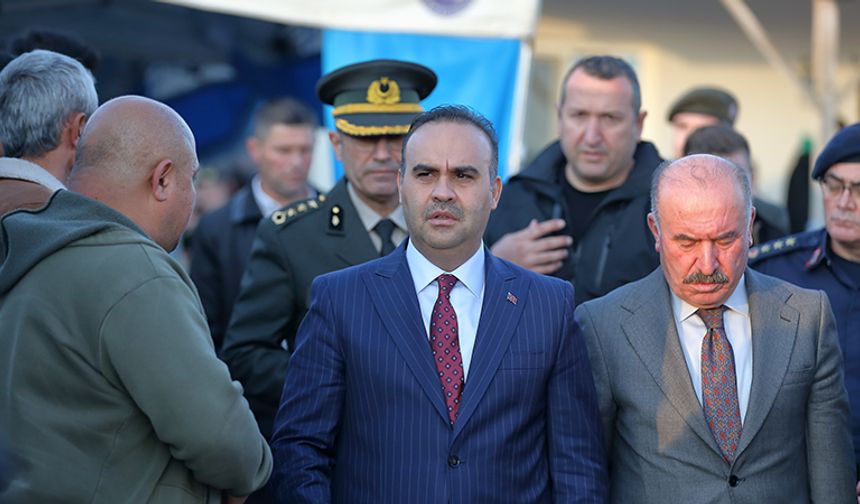 Bakan Kacır'dan Şehit Astsubay Üstçavuş Burak İbbiği'nin Ailesine Ziyaret