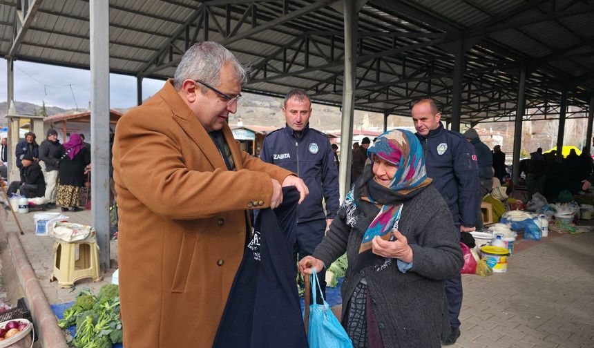 Başkan Ünlü Halkın Nabzını Tuttu