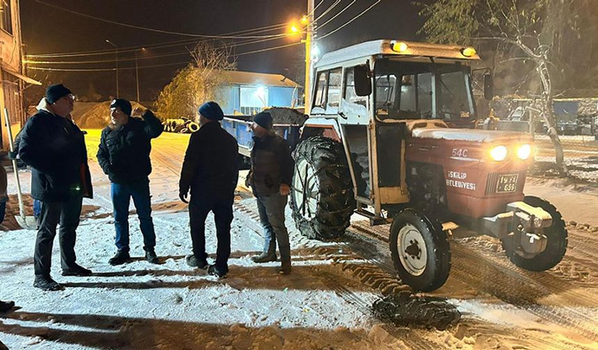 İskilip Belediyesi’nde Kar Mesaisi