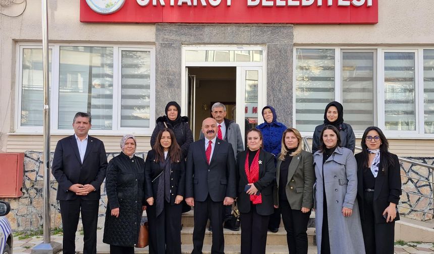 AK Parti MKYK Üyesi Ceren Kal Ve Başkan İsbir’den Kadınlara Destek