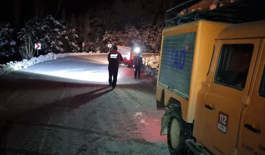 Çatak’ta Mahsur Kalan Aileyi AFAD Kurtardı