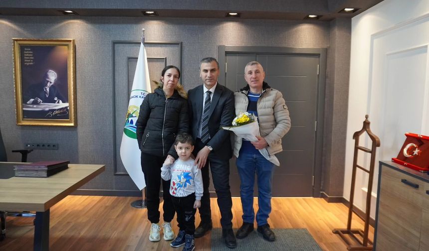 Sağlığına Kavuşan Ege, Kaymakam Duman’ı Ziyaret Etti