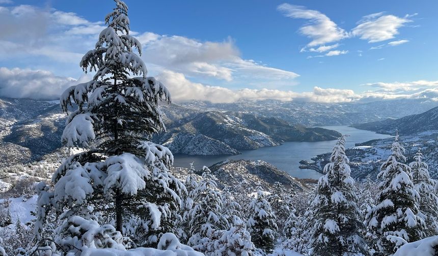 Obruk Barajı Gölü’nde Kartpostallık Manzaralar