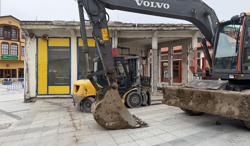 Kent Meydanı’nda Bugün Yıkım Var