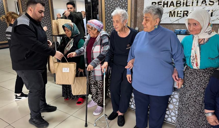 Belediye Hasta ve Yaşlılara Hijyen Paketi Dağıttı