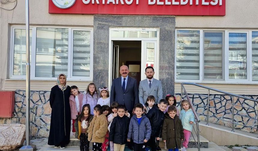 Miniklerden Başkan İsbir Amcalarına Ziyaret