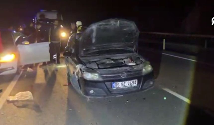 Refüje Çarptıktan Sonra Devrilen Otomobilde Can Pazarı