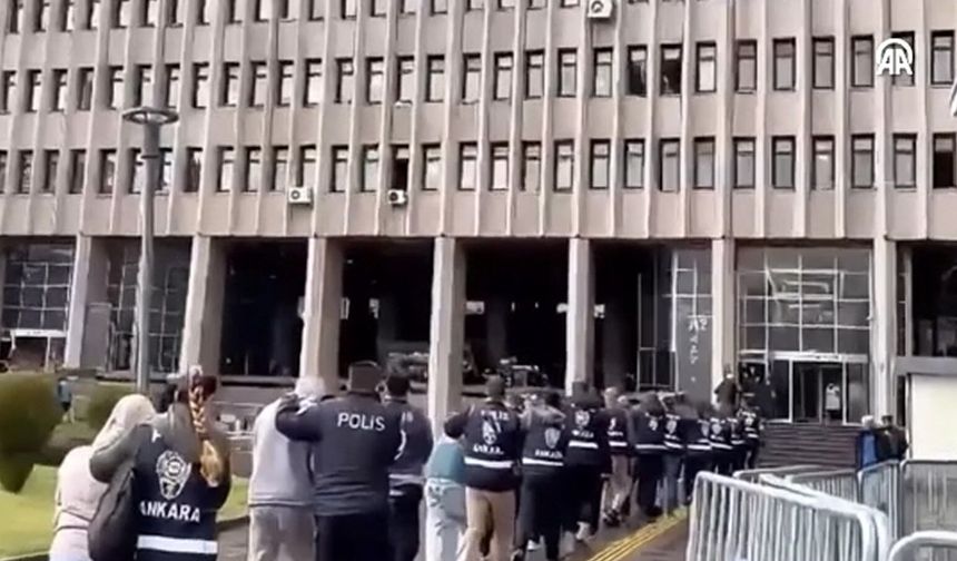 423 Kişiyi Büyücülükle Dolandıran Çete Çökertildi