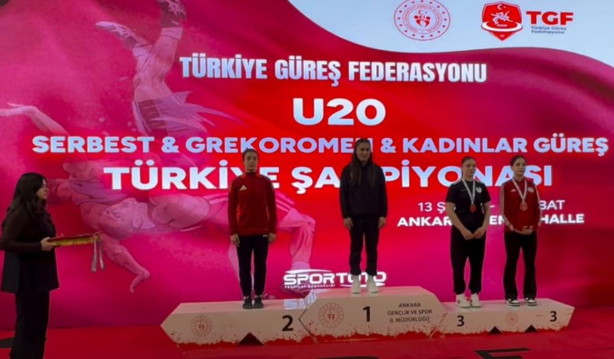 Şampiyon Güreşçi Bu Defada Kendinden Büyüklere Minderi Dar Etti