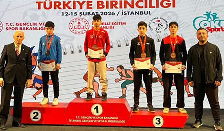 48 Kiloda Türkiye Şampiyonu Oldu