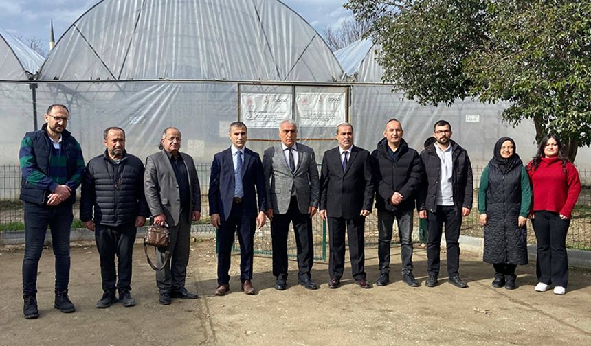 Okuldaki Sera İle Tarıma Yön Veriyorlar