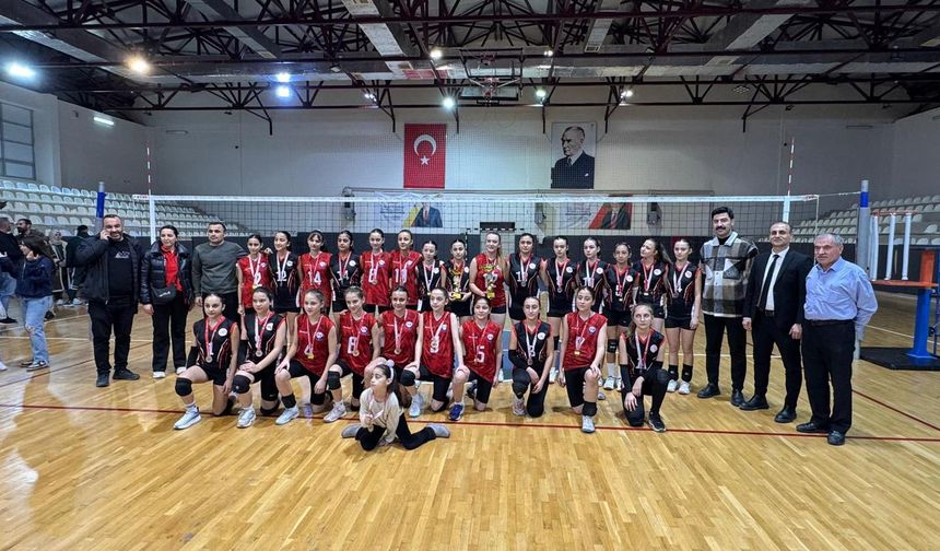 Midi Kızlar Voleybol İl Birincisi Belli Oldu