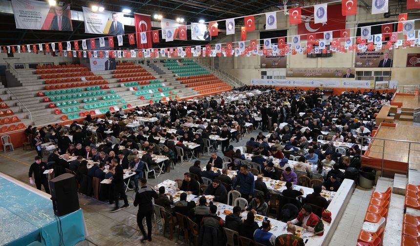 Belediyenin İftar Sofrası Çorumluları Buluşturdu