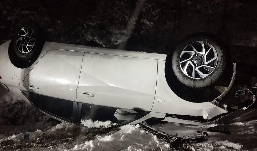 Şarampole Devrilen Otomobilde Can Pazarı: 4 Yaralı