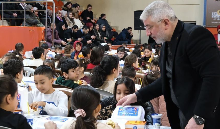 "Tekne Orucu" Tutan Çocuklar Birlikte İftar Yaptı