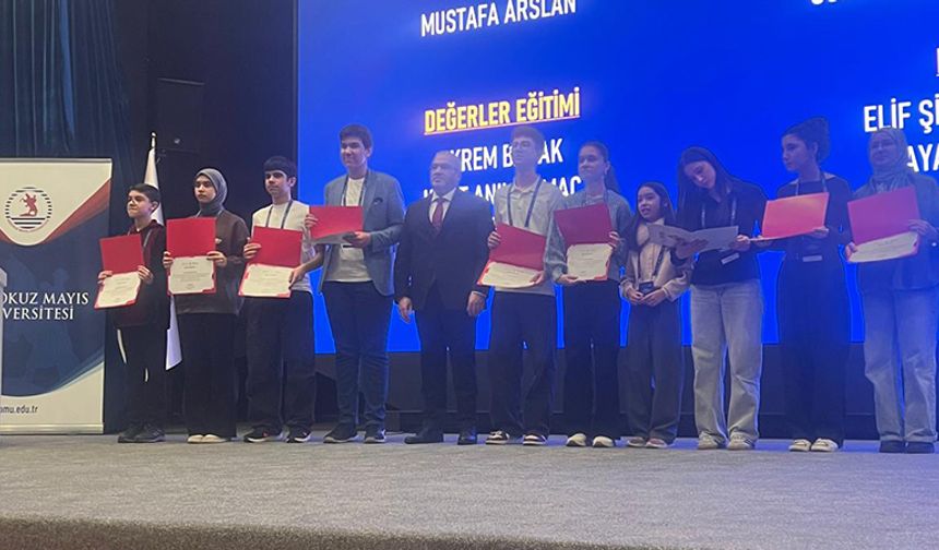 Çorumlu Genç Beyinlerden Çifte Başarı