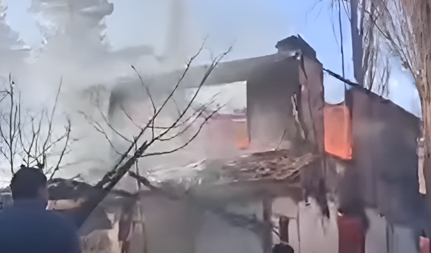 Köyde Korkutan Yangın, Alevler Kısa Sürede Büyüdü!