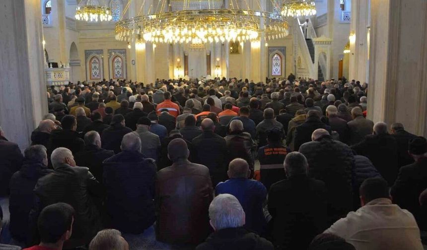“Sorumluluklardan Kaçarak Çalışmayı Bırakmak İslam Anlayışında Yoktur”