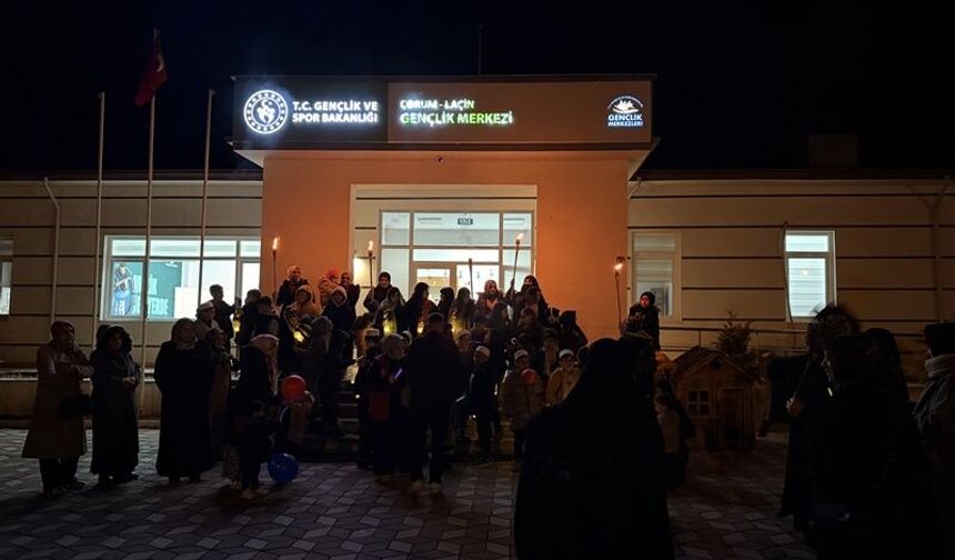 Çocuklar Teravih Namazına "Fener Alayı" İle Gitti