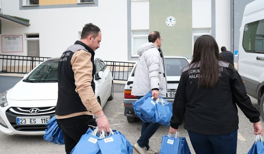 Belediye Hasta Ve Yaşlıların Bayram Nedeniyle Gönlünü Aldı